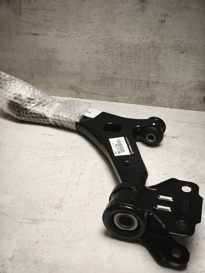 Рычаг передний нижний LH MAZDA 3, номер BBM234350A