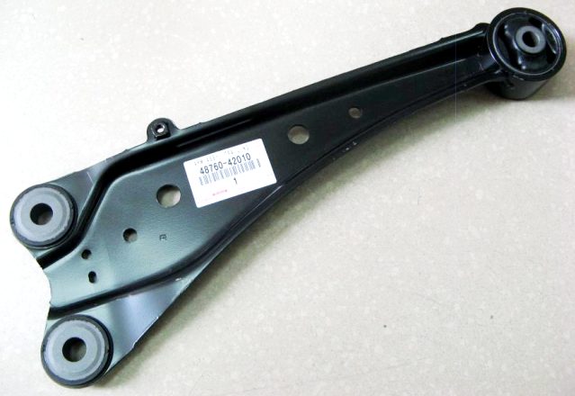 Рычаг задний продольный правый Toyota / Оригинал (Япония), номер 4876042010